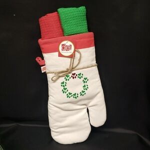 Dennis East International NWT Paw Print Design Oven Mit with Two Kitchen Towels